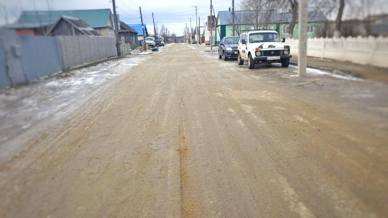 Посыпка городских улиц песком.