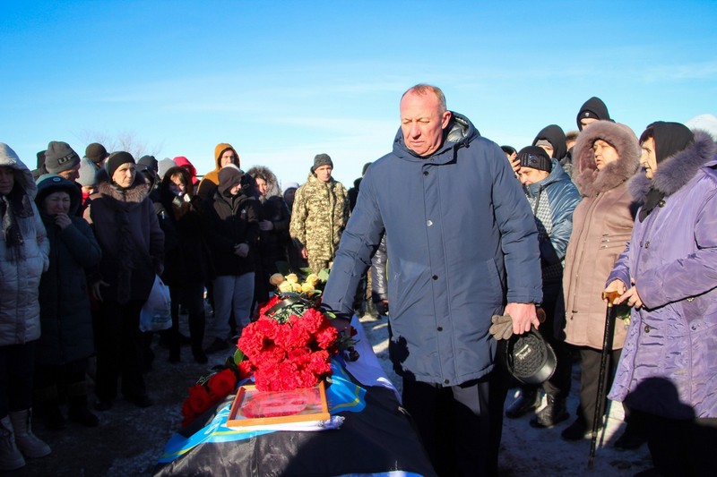 Сегодня в селе Бобровка проводили в последний путь ещё одного нашего земляка, погибшего в зоне спецоперации - Быханова Александра Михайловича.