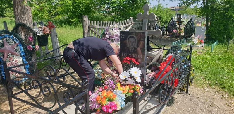 В селе Нижняя Банновка, почтили память погибшего при исполнении служебного долга старшего сержанта полиции Горскова Владимира Юрьевича.