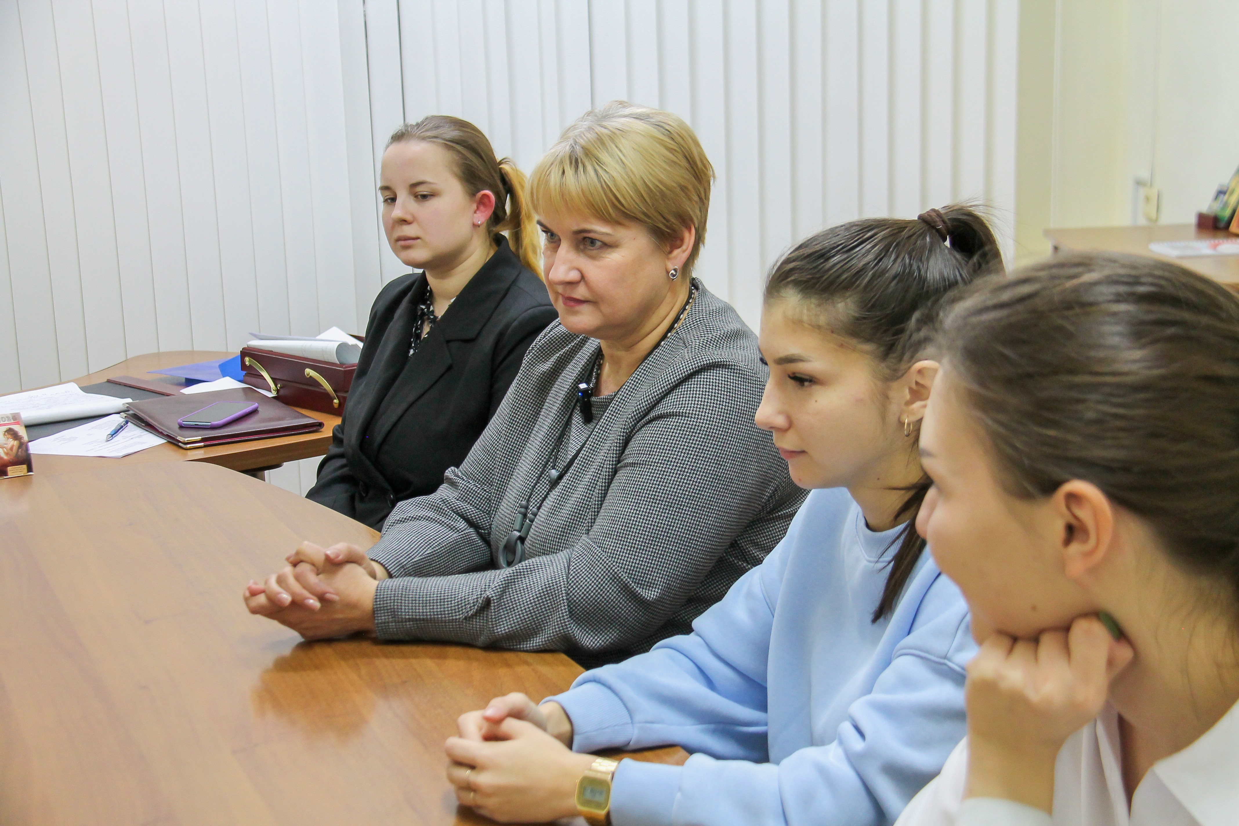 Первый заместитель главы Елена Наумова провела встречу с молодыми педагогами.