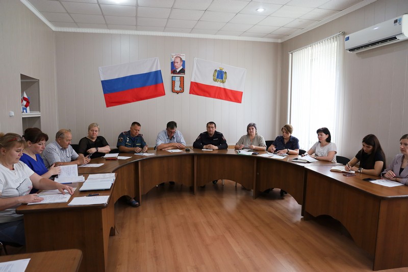 В Красноармейске прошло заседание комиссии по делам несовершеннолетних и защите их прав.