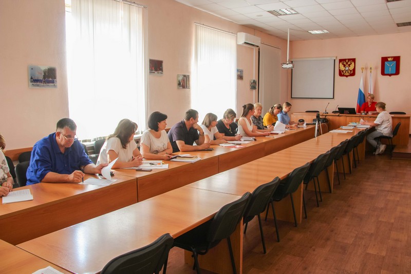 В Красноармейске прошло заседание комиссии по делам несовершеннолетних и защите их прав.