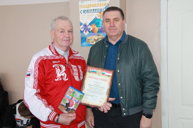 Сергей Всемирнов принял участие в открытии первенства Красноармейска по мини-футболу, посвящённому юбилею Вячеслава Певнева.