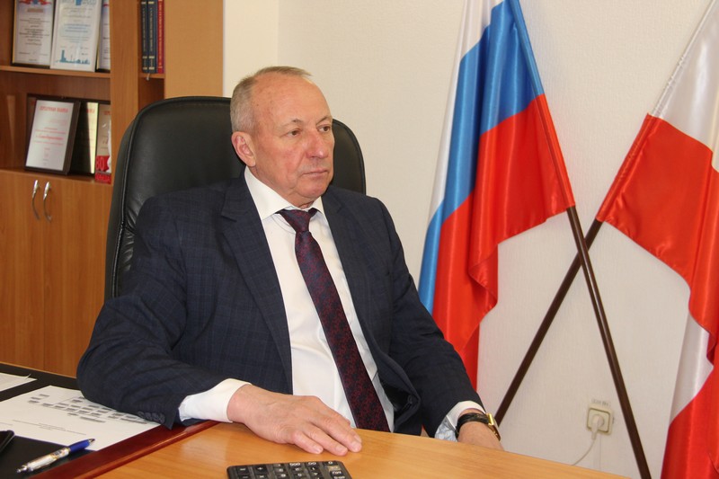 Александр Зотов принимает участие в заседании постоянно действующего совещания, которое проходит под председательством губернатора.