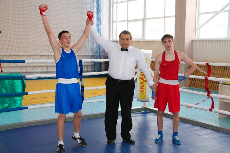 В спортивной школе г. Красноармейска прошёл прошёл открытый ринг по боксу на призы главы Красноармейского района.