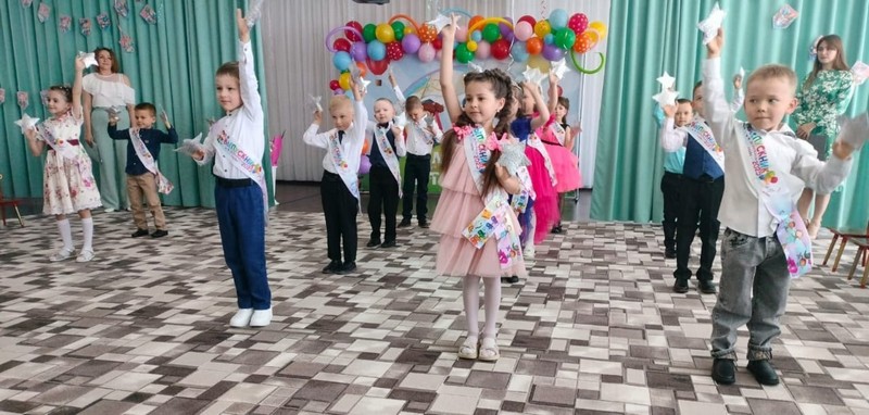 Выпускной в подготовительной группе ДОУ 16.
