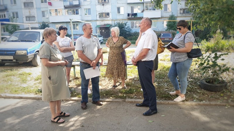 Глава района Александр Зотов провел ещё одну встречу со старшими многоквартирных домов.