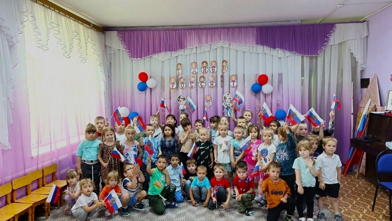 Праздничное спортивное мероприятие &quot;Мы будущее страны!&quot; в детском саду № 10.
