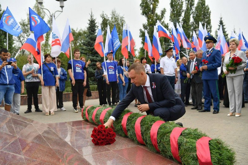 Роман Бусаргин принял участие в торжественном мероприятии, посвященном Дню Государственного флага.