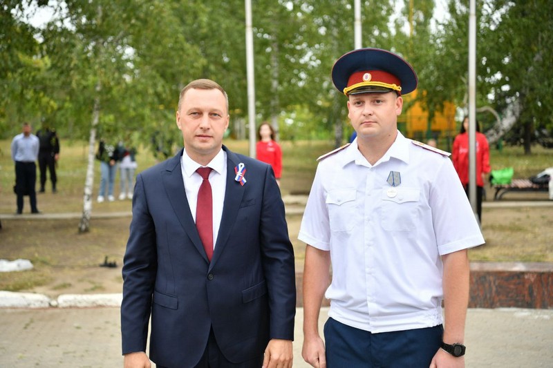 Роман Бусаргин вручил боевые награды саратовским военным.