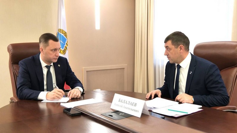 Роман Бусаргин провел встречу с начальником управления ветеринарии правительства области Алексеем Балалаевым.