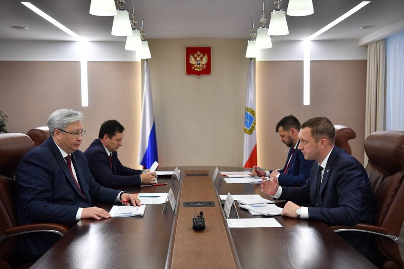 Губернатор Роман Бусаргин провел встречу с начальником Приволжской железной дороги Сергеем Альмеевым.