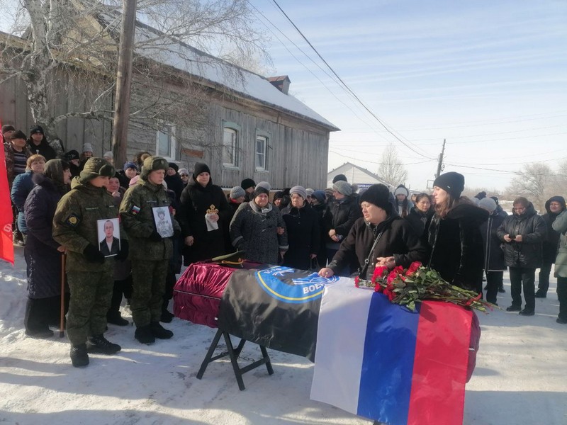 В селе Бобровка сегодня простились с Токаревым Семеном Александровичем, погибшим в ходе проведения специальной военной операции.