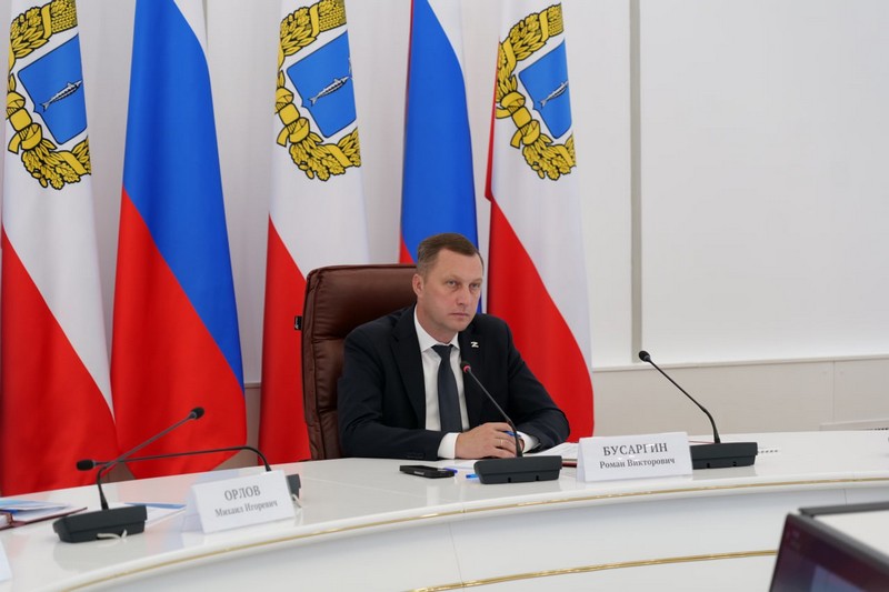 Губернатор Роман Бусаргин провел постоянно действующее совещание с участием зампредов и министров Правительства области, а также глав районов.