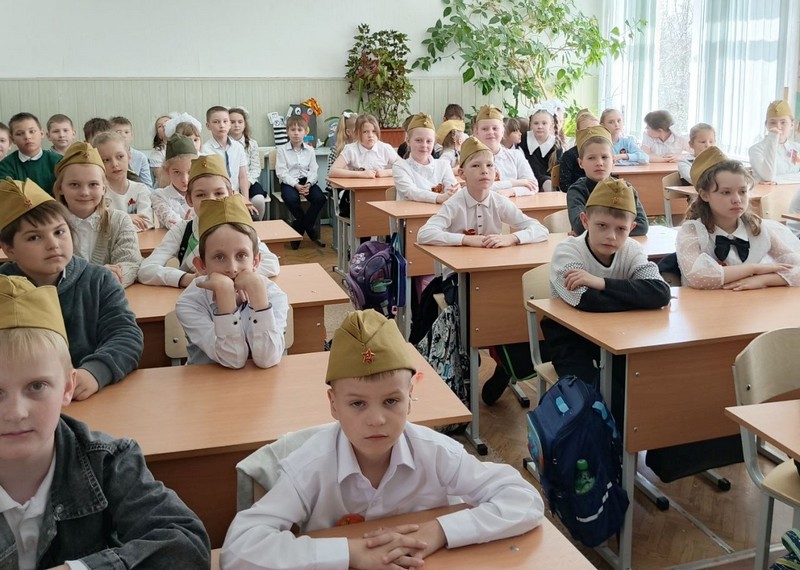 Конкурс чтецов &quot;Мы помним - мы гордимся!&quot; в школе №2 г. Красноармейска.