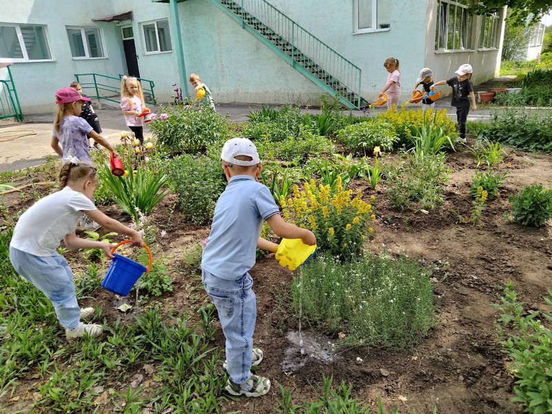 Вот и лето наступило! А значит работа на клумбе!.