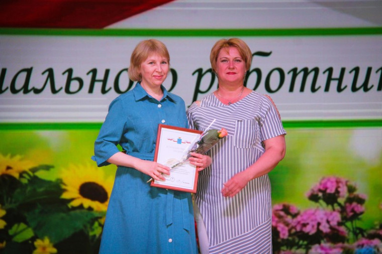 Вручение Благодарственных писем Губернатора Саратовской области, а также Почетных грамот и Благодарностей министерства труда и социальной защиты Саратовской области. Вручение Благодарственных писем Губернатора Саратовской области, а также Почетных грамот и Благодарностей министерства труда и социальной защиты Саратовской области.