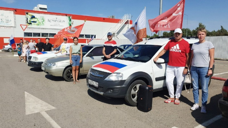 Фотоотчет об автопробеге, посвящённом Дню флага России. Фотоотчет об автопробеге, посвящённом Дню флага России.