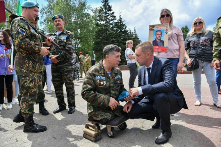 Роман Бусаргин: Подвиг наших воинов никогда не будет забыт. Роман Бусаргин: Подвиг наших воинов никогда не будет забыт.