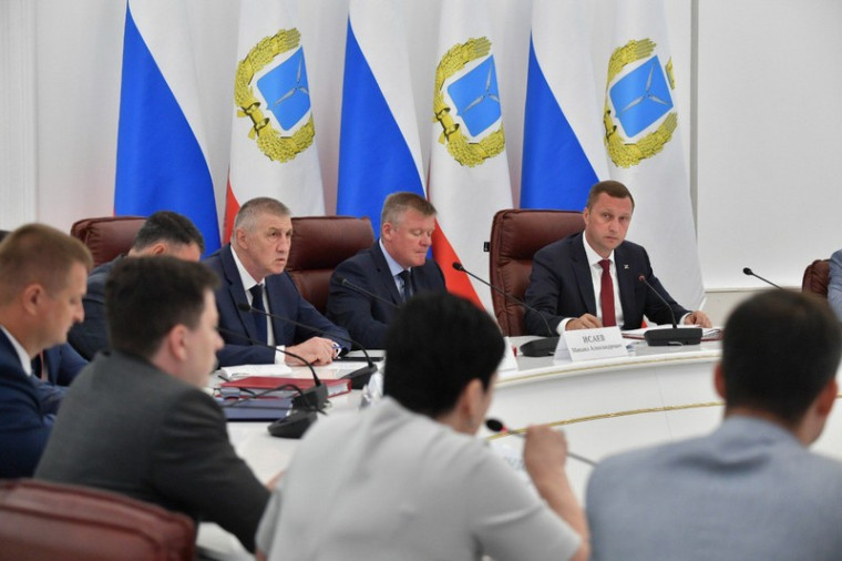 Губернатор Роман Бусаргин провел постоянно действующее совещание с зампредами и министрами Правительства области. Губернатор Роман Бусаргин провел постоянно действующее совещание с зампредами и министрами Правительства области.