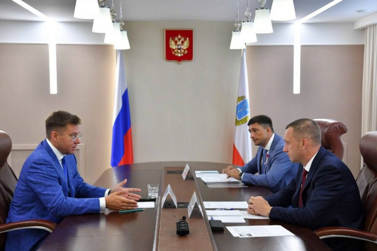 Губернатор Роман Бусаргин провёл встречу с руководителем аппарата АНО «Агентство стратегических инициатив» (АСИ), директором дивизиона «Развитие регионов и инвестиции» Игорем Карачиным. Губернатор Роман Бусаргин провёл встречу с руководителем аппарата АНО «Агентство стратегических инициатив» (АСИ), директором дивизиона «Развитие регионов и инвестиции» Игорем Карачиным.