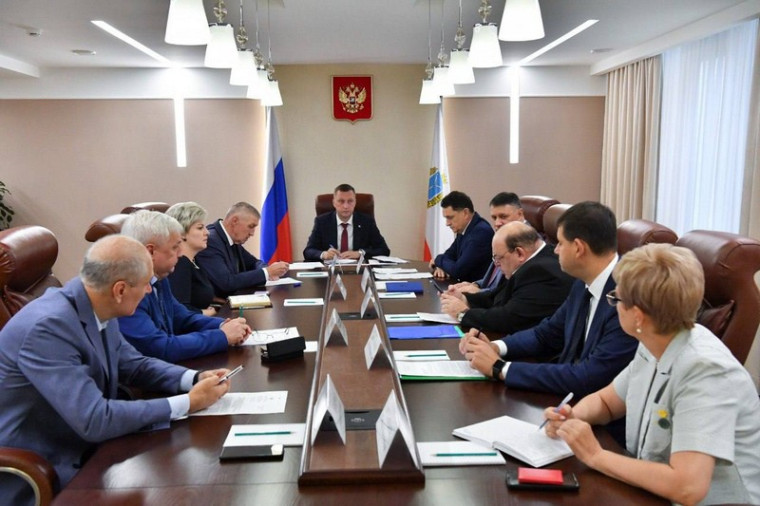 Роман Бусаргин провёл заседание штаба по эпидемиологической ситуации. Роман Бусаргин провёл заседание штаба по эпидемиологической ситуации.