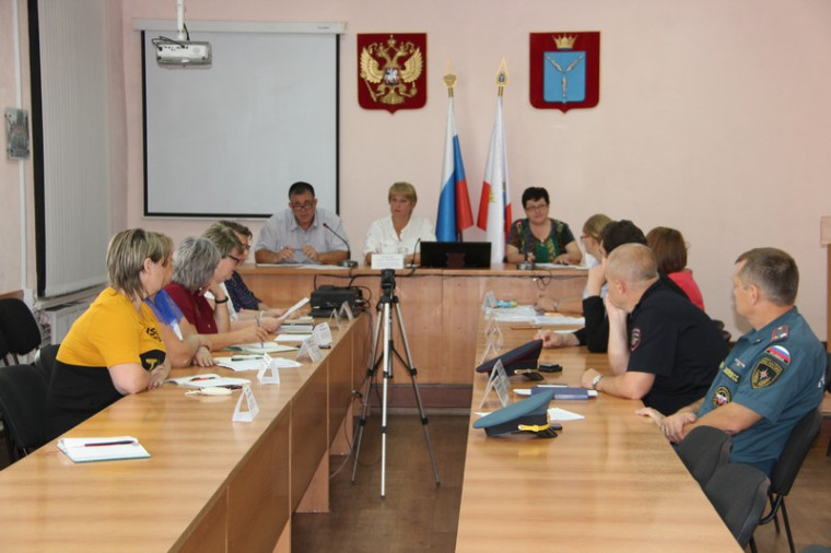 Состоялось очередное заседание комиссии по делам несовершеннолетних. Состоялось очередное заседание комиссии по делам несовершеннолетних.