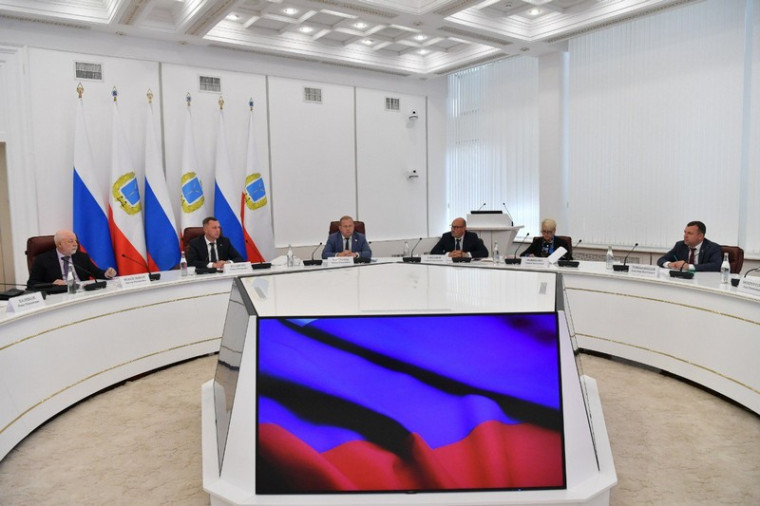 Роман Бусаргин обсудил с Виктором Вексельбергом модернизацию теплосетей Саратовской области. Роман Бусаргин обсудил с Виктором Вексельбергом модернизацию теплосетей Саратовской области.