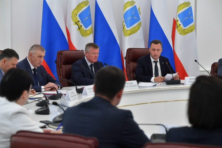 Губернатор Роман Бусаргин провел постоянно действующее совещание с зампредами и министрами Правительства области. Губернатор Роман Бусаргин провел постоянно действующее совещание с зампредами и министрами Правительства области.