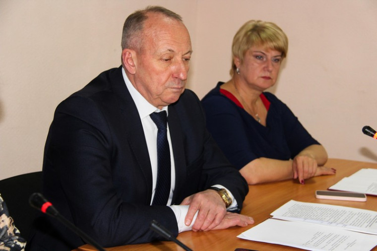 Глава района Александр Зотов провёл заседание постоянно действующего совещания. Глава района Александр Зотов провёл заседание постоянно действующего совещания.