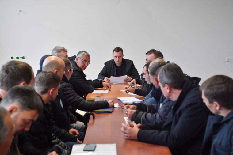 Роман Бусаргин провёл еженедельную планерку на строительной площадке противотуберкулезного диспансера. Роман Бусаргин провёл еженедельную планерку на строительной площадке противотуберкулезного диспансера.
