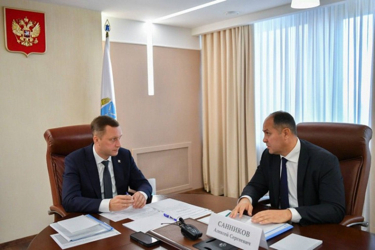 Губернатор Роман Бусаргин провел рабочую встречу с руководителем Государственной инспекции труда в Саратовской области Алексеем Санниковым. Губернатор Роман Бусаргин провел рабочую встречу с руководителем Государственной инспекции труда в Саратовской области Алексеем Санниковым.
