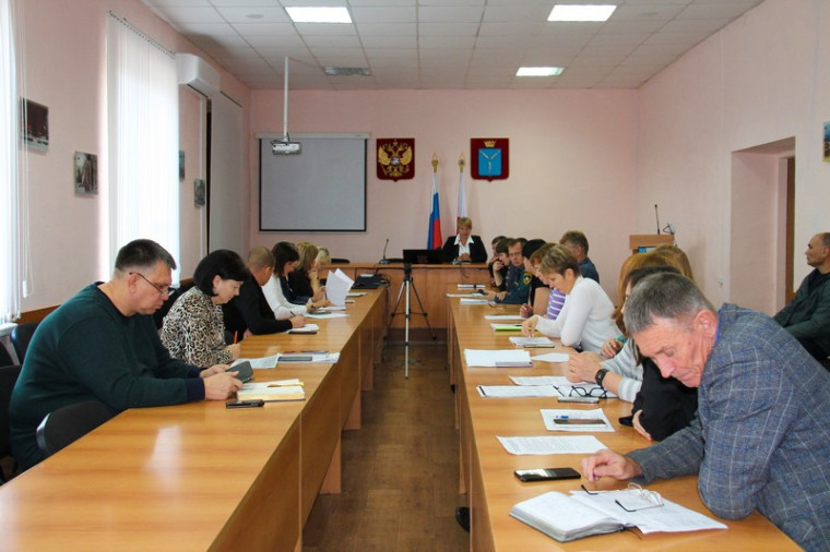 В зале заседаний районной администрации прошёл штаб по оказанию помощи семьям участников СВО. В зале заседаний районной администрации прошёл штаб по оказанию помощи семьям участников СВО.