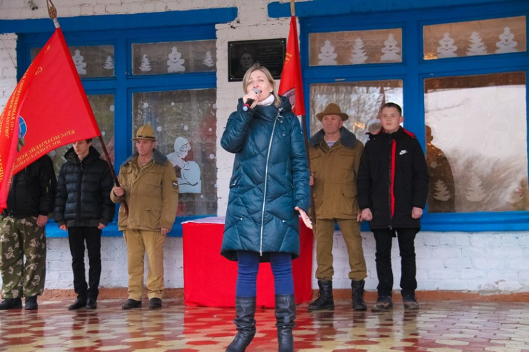 В селе Карамышевка прошла церемония открытия мемориальной доски Денису Кадыргалиеву, погибшему в ходе проведения специальной военной операции. В селе Карамышевка прошла церемония открытия мемориальной доски Денису Кадыргалиеву, погибшему в ходе проведения специальной военной операции.