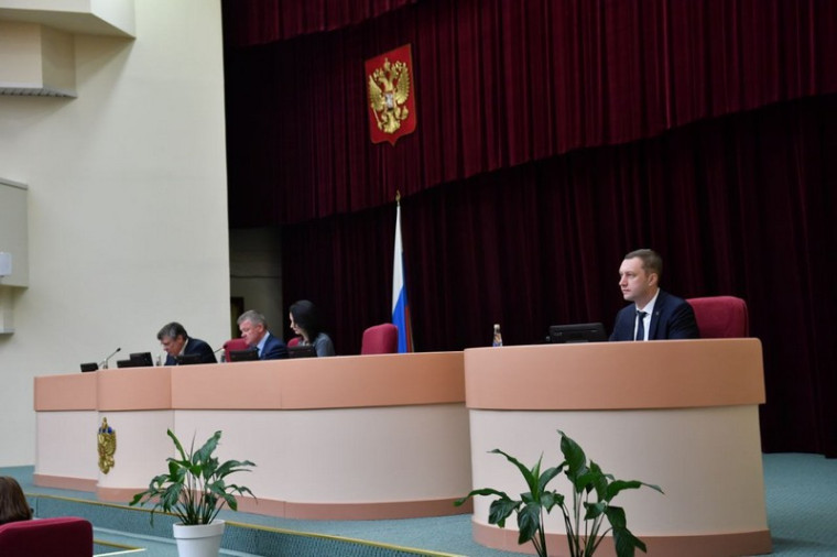 Роман Бусаргин: сегодня на заседании облдумы депутаты поддержали наш законопроект, который позволяет освободить полностью от платы за детский сад многодетные семьи. Роман Бусаргин: сегодня на заседании облдумы депутаты поддержали наш законопроект, который позволяет освободить полностью от платы за детский сад многодетные семьи.