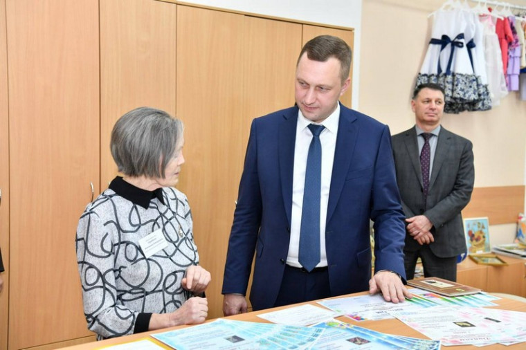 Роман Бусаргин: в Саратовской области продолжается работа по привлечению педагогов в школы. Роман Бусаргин: в Саратовской области продолжается работа по привлечению педагогов в школы.