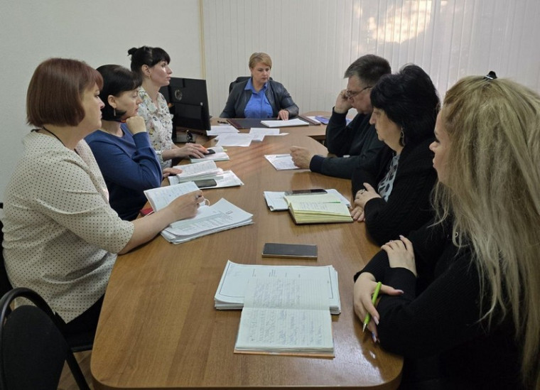 Елена Наумова провела ежедневную утреннюю планерку. Елена Наумова провела ежедневную утреннюю планерку.
