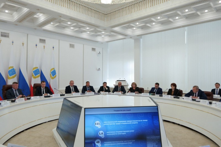 Губернатор Роман Бусаргин провел постоянно действующее совещание с зампредами и министрами правительства, а также главами районов. Губернатор Роман Бусаргин провел постоянно действующее совещание с зампредами и министрами правительства, а также главами районов.
