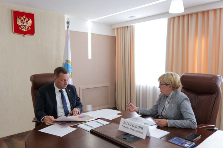 Губернатор Роман Бусаргин провел встречу с уполномоченным по правам ребенка Татьяной Загородней. Губернатор Роман Бусаргин провел встречу с уполномоченным по правам ребенка Татьяной Загородней.