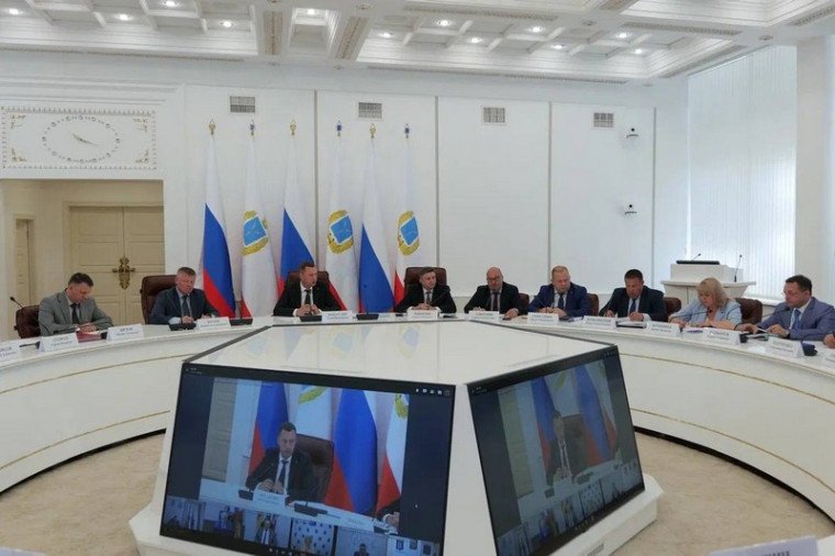 Губернатор Роман Бусаргин провел постоянно действующее совещание с зампредами и министрами Правительства области, а также главами районов. Губернатор Роман Бусаргин провел постоянно действующее совещание с зампредами и министрами Правительства области, а также главами районов.