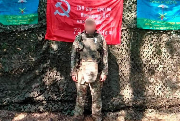 Саратовского добровольца СВО наградили за отвагу. Саратовского добровольца СВО наградили за отвагу.