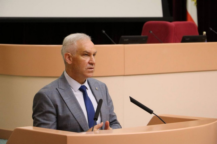 Депутаты отметили социальную направленность поправок в бюджет региона. Депутаты отметили социальную направленность поправок в бюджет региона.
