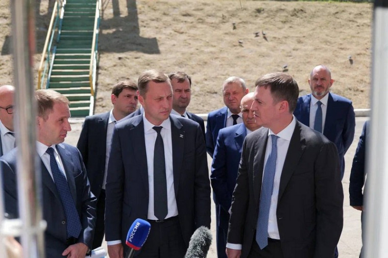 Дмитрий Патрушев 1 августа совместно с губернатором Романом Бусаргиным осмотрел станцию аэрации в Саратове.. Дмитрий Патрушев 1 августа совместно с губернатором Романом Бусаргиным осмотрел станцию аэрации в Саратове..