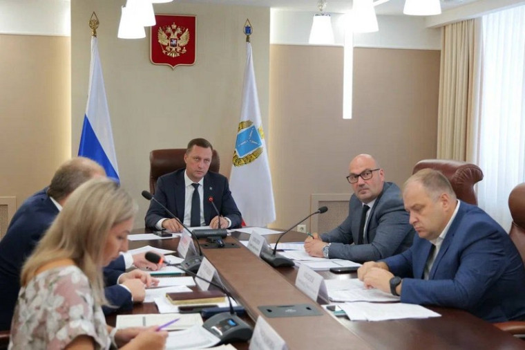 Губернатор Роман Бусаргин провел постоянно действующее совещание с зампредами и министрами правительства области, а также главами районов. Губернатор Роман Бусаргин провел постоянно действующее совещание с зампредами и министрами правительства области, а также главами районов.