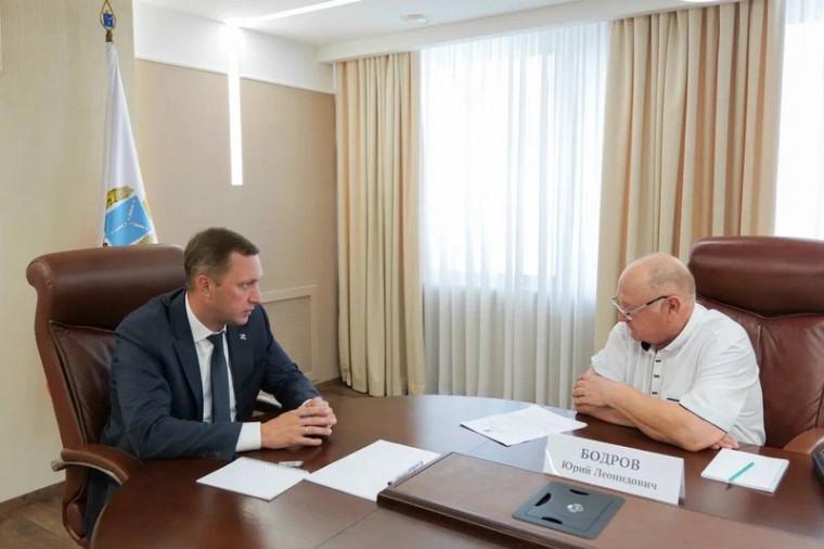 Губернатор Роман Бусаргин провел рабочую встречу с главой Краснопартизанского района Юрием Бодровым. Губернатор Роман Бусаргин провел рабочую встречу с главой Краснопартизанского района Юрием Бодровым.