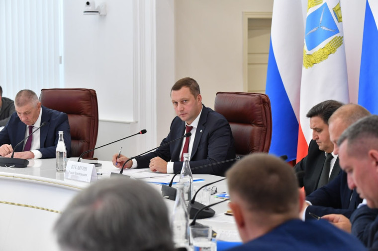 В рамках цикла встреч с представителями фракций Саратовской областной думы губернатор Роман Бусаргин ответил на вопросы депутатов партии «Единая Россия». В рамках цикла встреч с представителями фракций Саратовской областной думы губернатор Роман Бусаргин ответил на вопросы депутатов партии «Единая Россия».