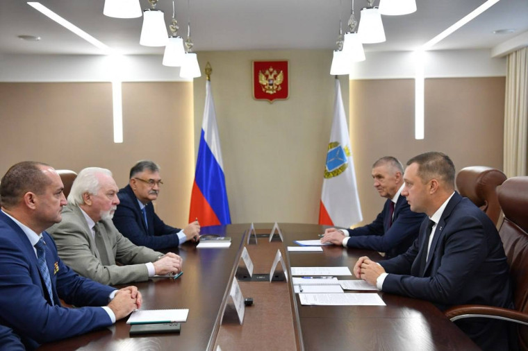 Встреча с председателем общественного совета при Министерстве обороны России, главным редактором газеты «Московский комсомолец» Павлом Гусевым. Встреча с председателем общественного совета при Министерстве обороны России, главным редактором газеты «Московский комсомолец» Павлом Гусевым.