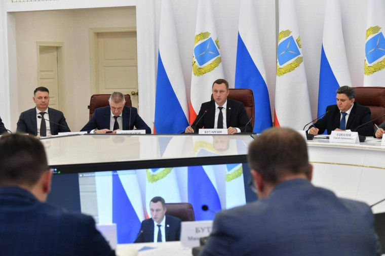 Губернатор провел ПДС с участием зампредов и министров Правительства области, а также глав районов. Губернатор провел ПДС с участием зампредов и министров Правительства области, а также глав районов.