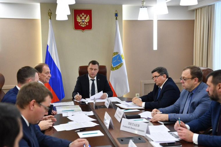 Созданы комиссии, проверяющие законность установки рекламных конструкций и размещения торговых павильонов вдоль региональных дорог в Саратове. Созданы комиссии, проверяющие законность установки рекламных конструкций и размещения торговых павильонов вдоль региональных дорог в Саратове.