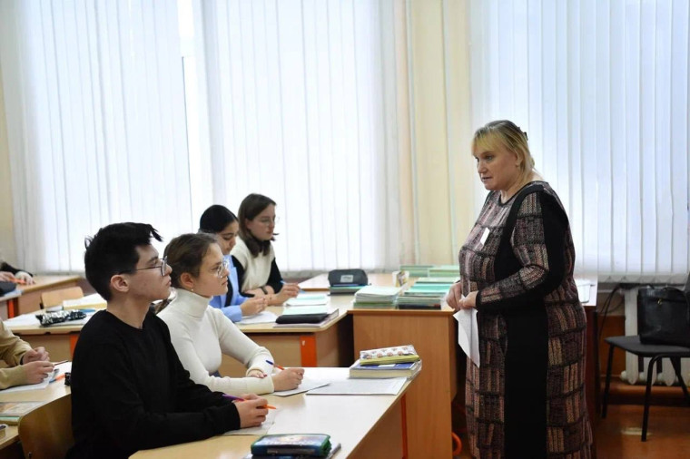 В прошлом году была введена новая мера поддержки в виде премии для 65 педагогов. В прошлом году была введена новая мера поддержки в виде премии для 65 педагогов.